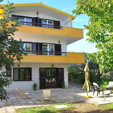 Annika Apartament *