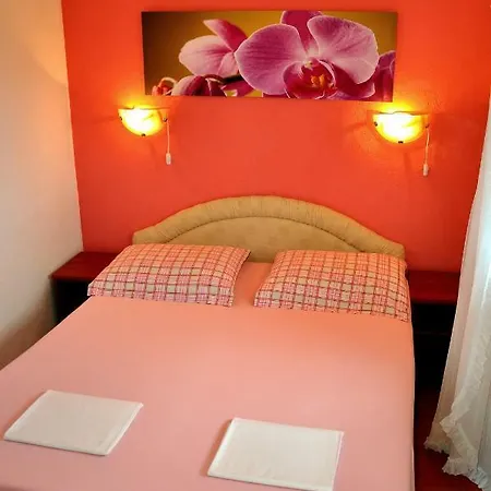 Annika Apartament *